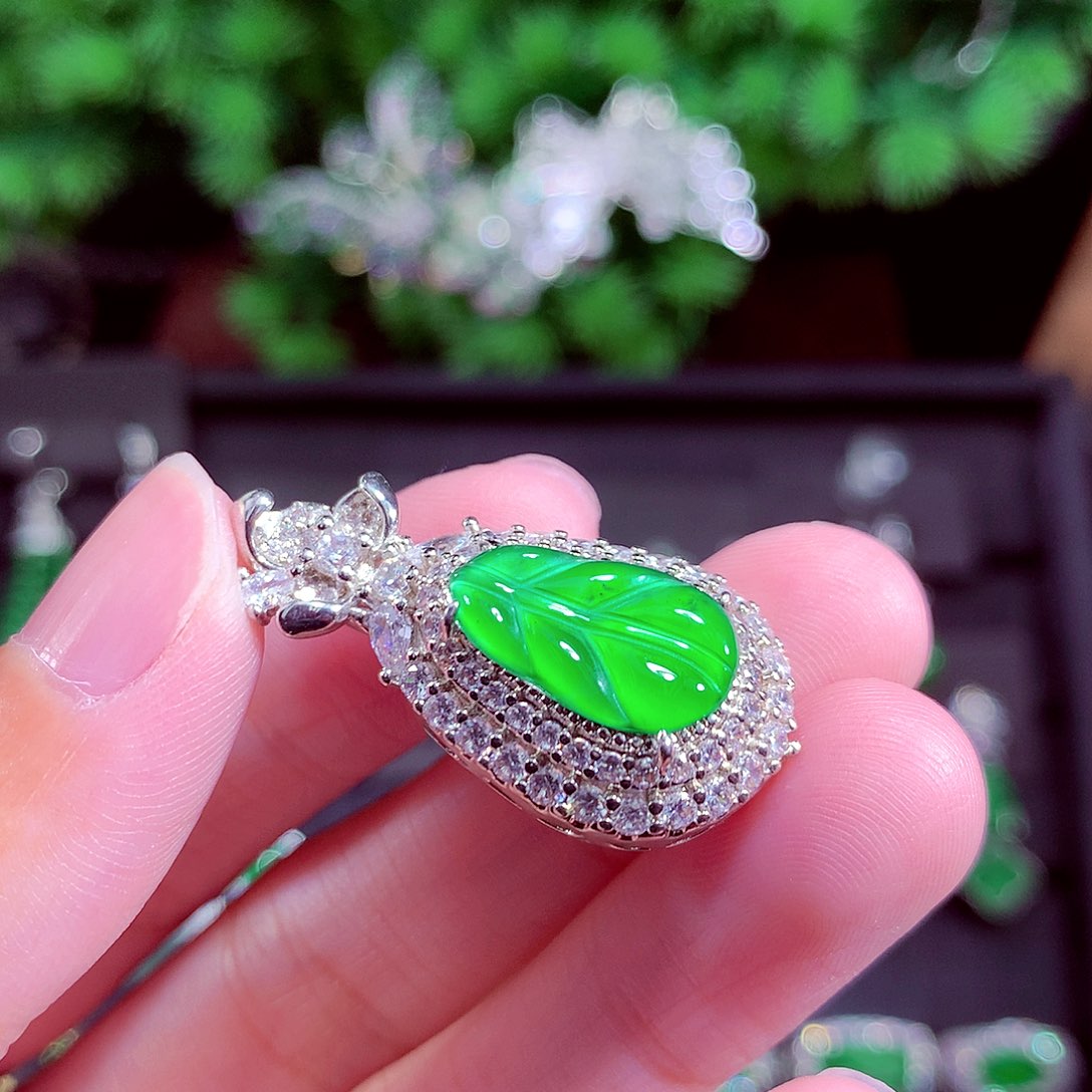 颈饰未镶嵌翡翠天然