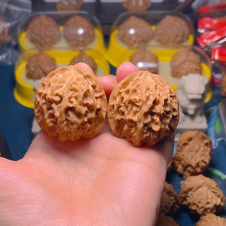 文玩核桃吊坠苹果园