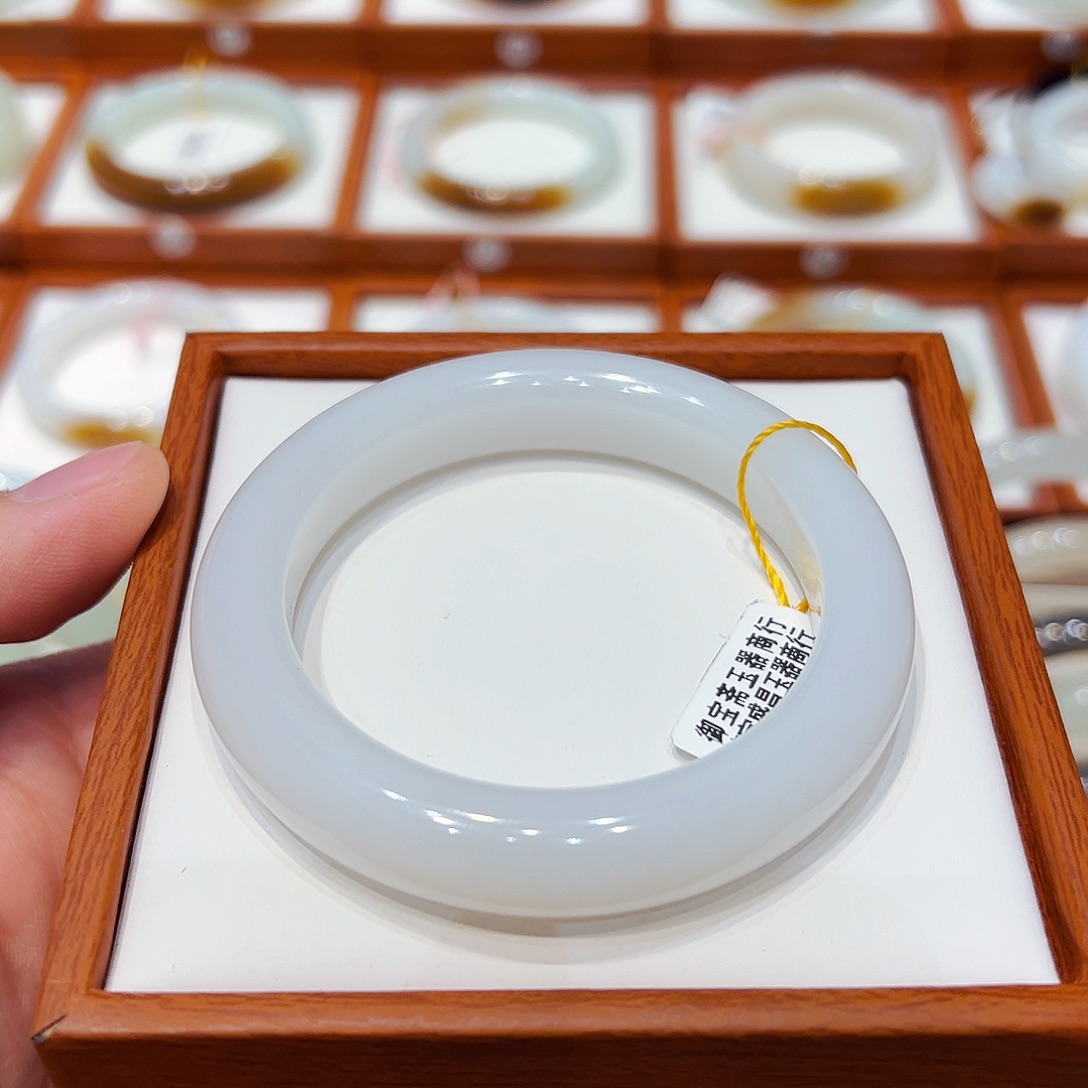 和田玉未镶嵌手镯羊脂白玉