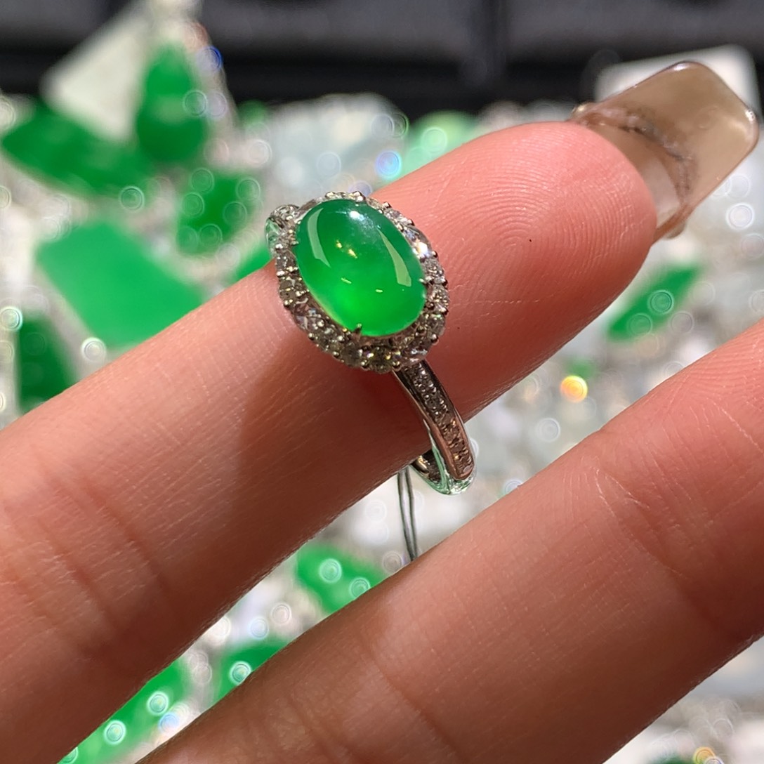 翡翠戒指18K金镶嵌戒指