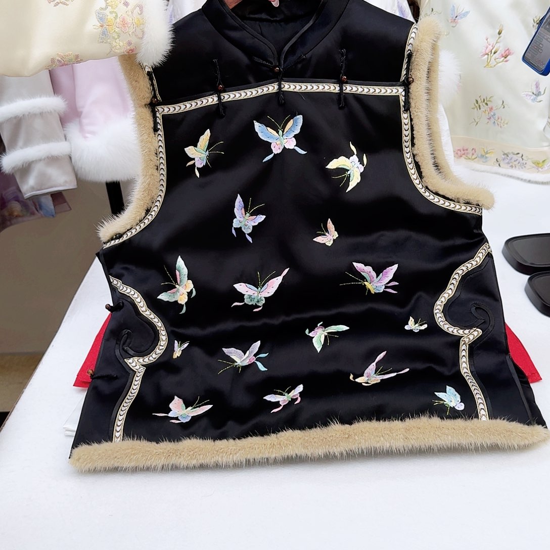 织绣真丝黑色蝴蝶 羽绒马甲