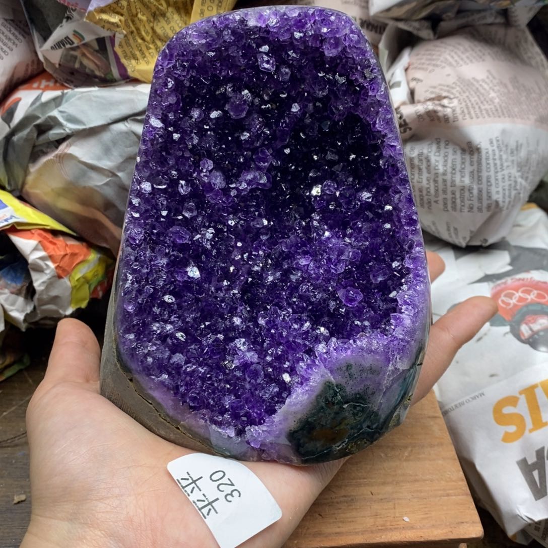 紫晶乌拉圭未镶嵌