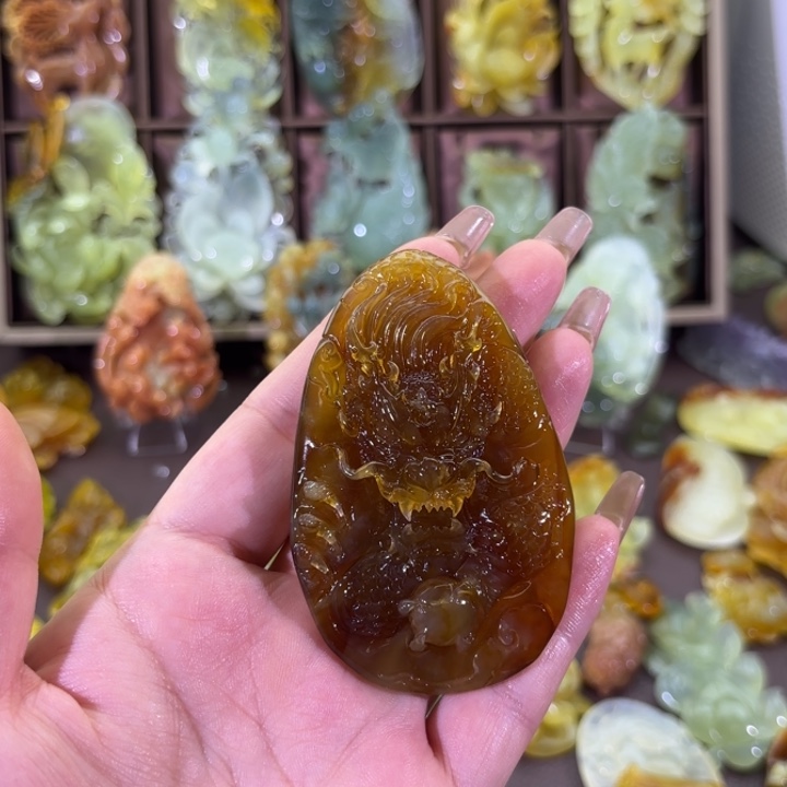 未镶嵌蛇纹石玉颈饰璐随机发