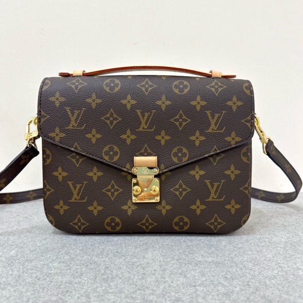 95新 LouisVuitton/路易威登 邮差包