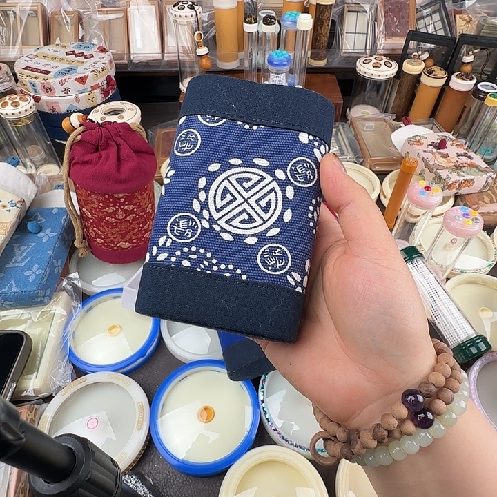 N***宠蟋蟀布套一个………………