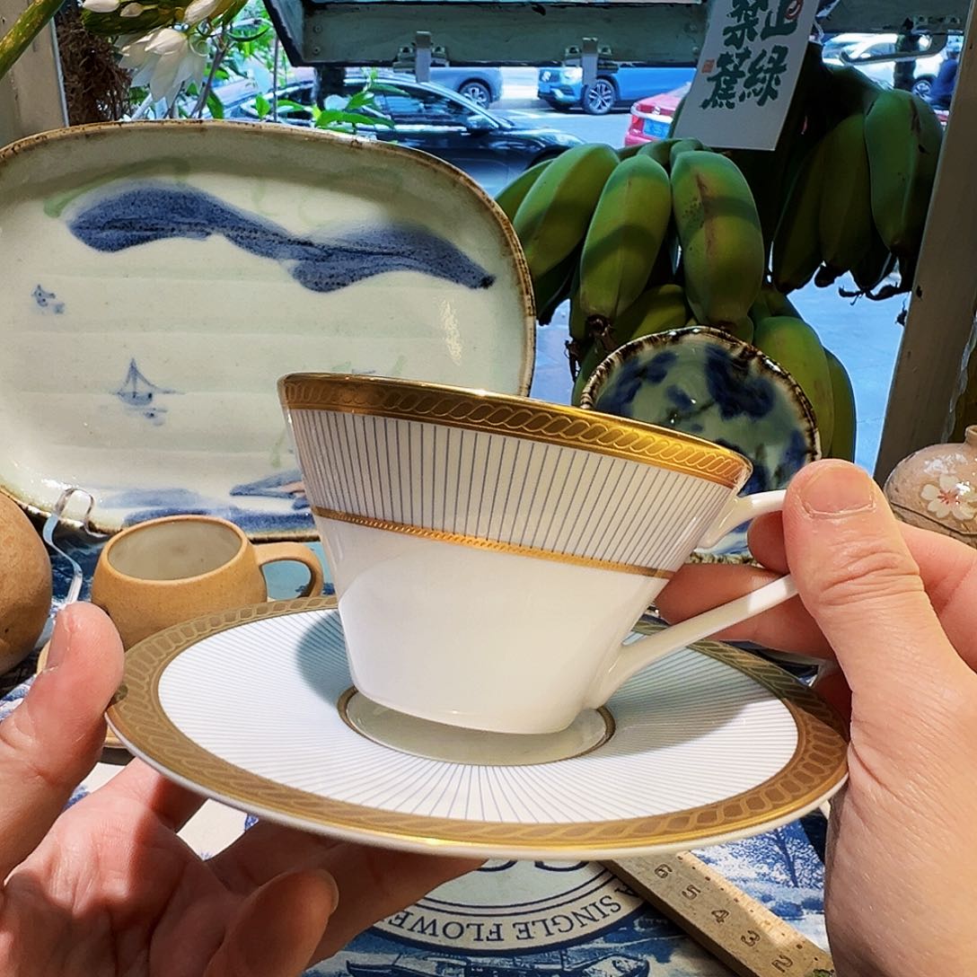 咖啡杯和茶杯是我们学校一块