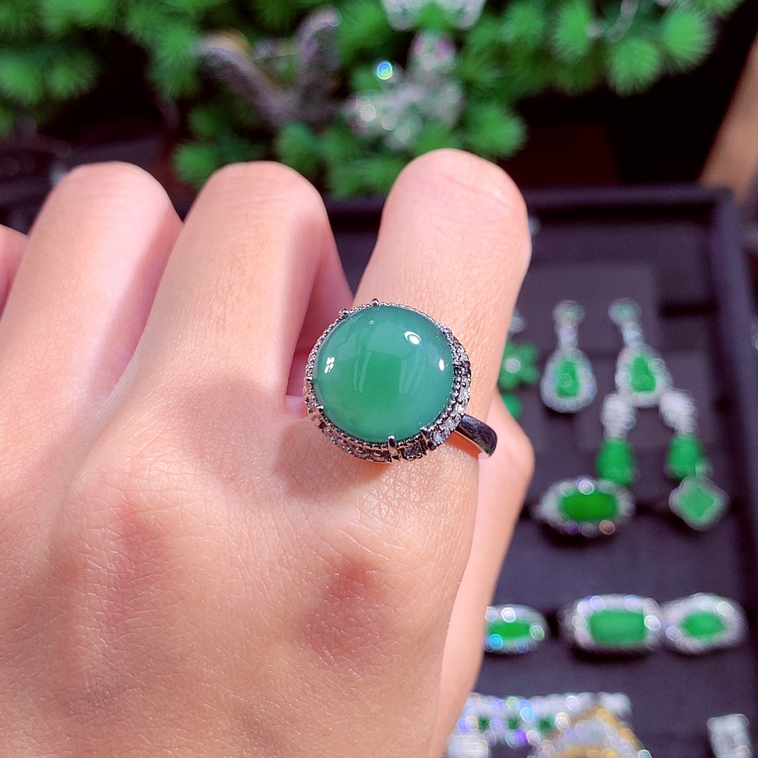 颈饰未镶嵌翡翠天然