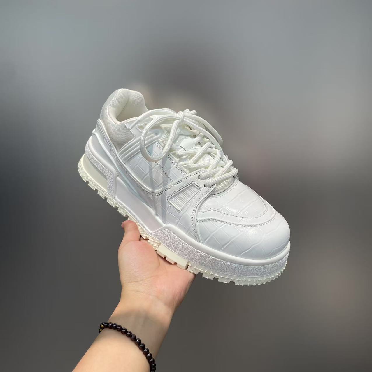 【秋季上新】广州男士真皮纯色厚底增高时尚潮流休闲鞋6657-01