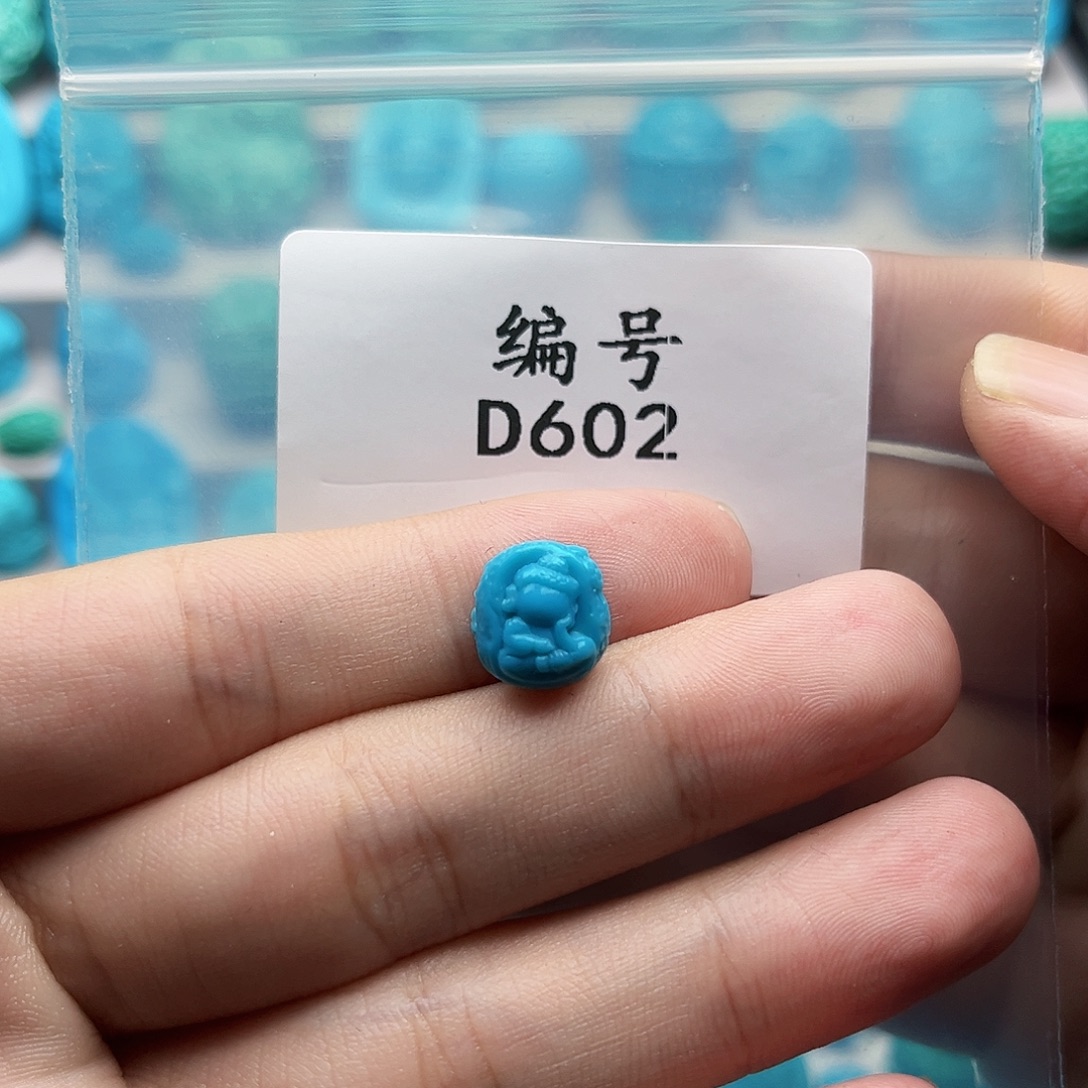 绿松石未镶嵌天然原矿雕刻绿松石