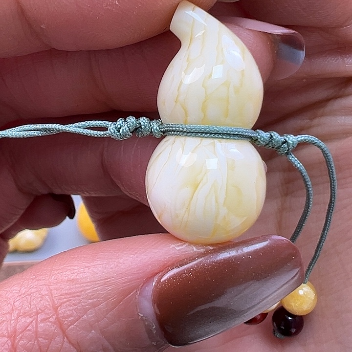 蜜蜡未镶嵌珠宝奇石