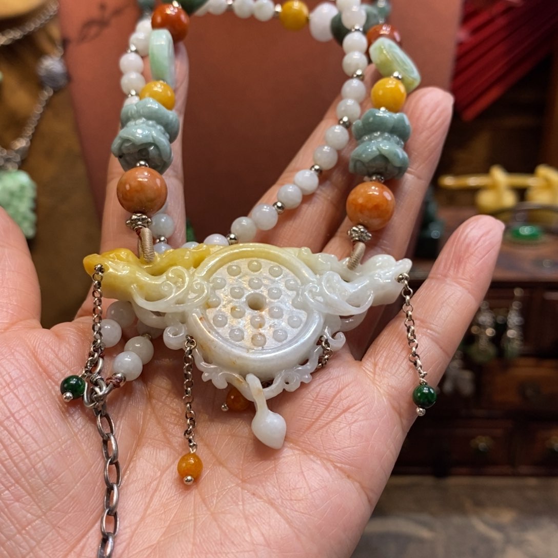 翡翠吊坠(赠链)未镶嵌