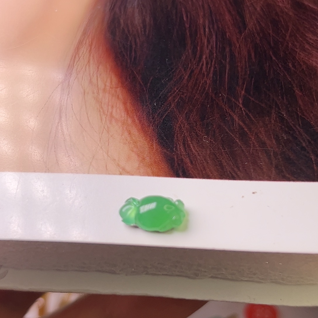 翡翠未镶嵌颈饰旦面
