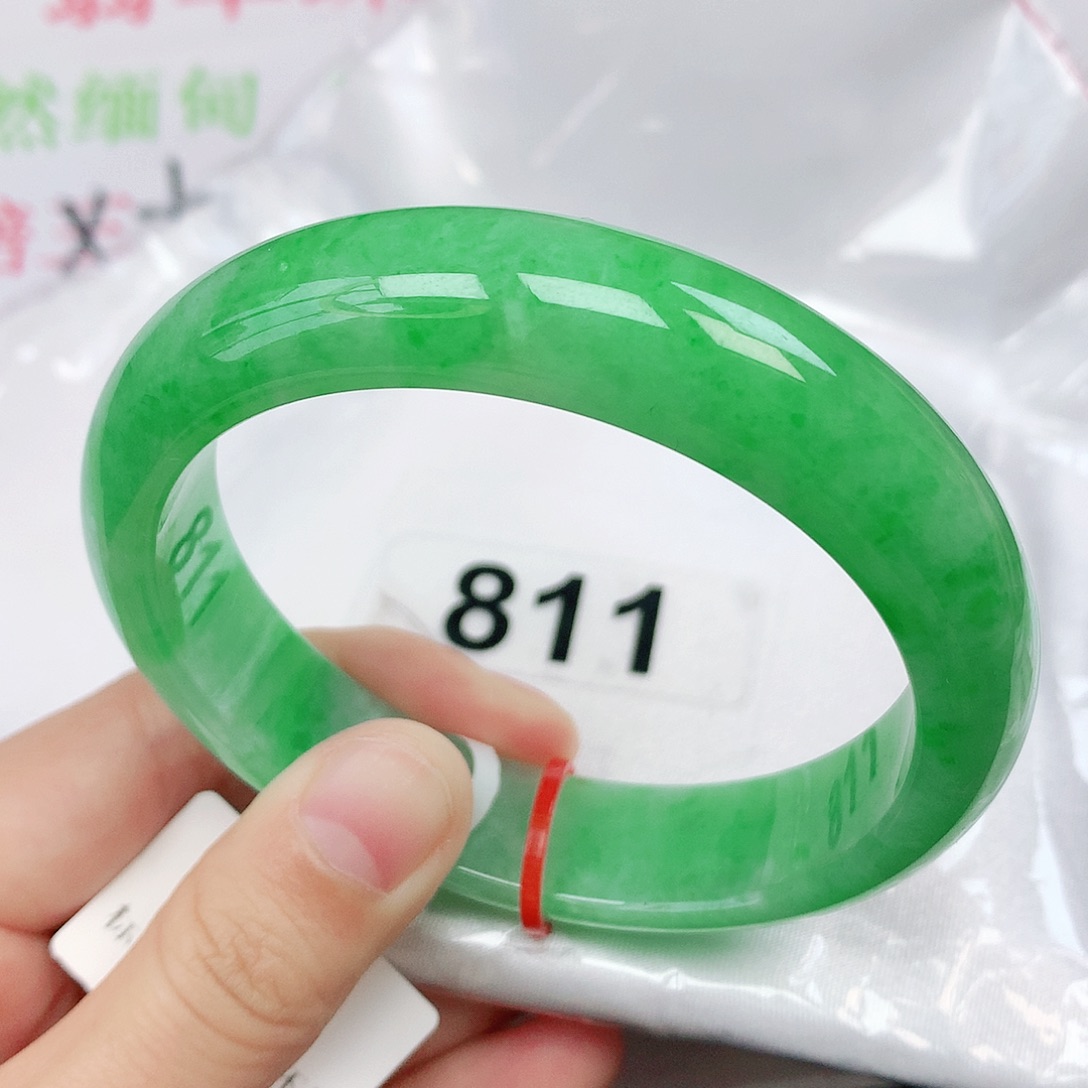 翡翠手镯未镶嵌抖音811