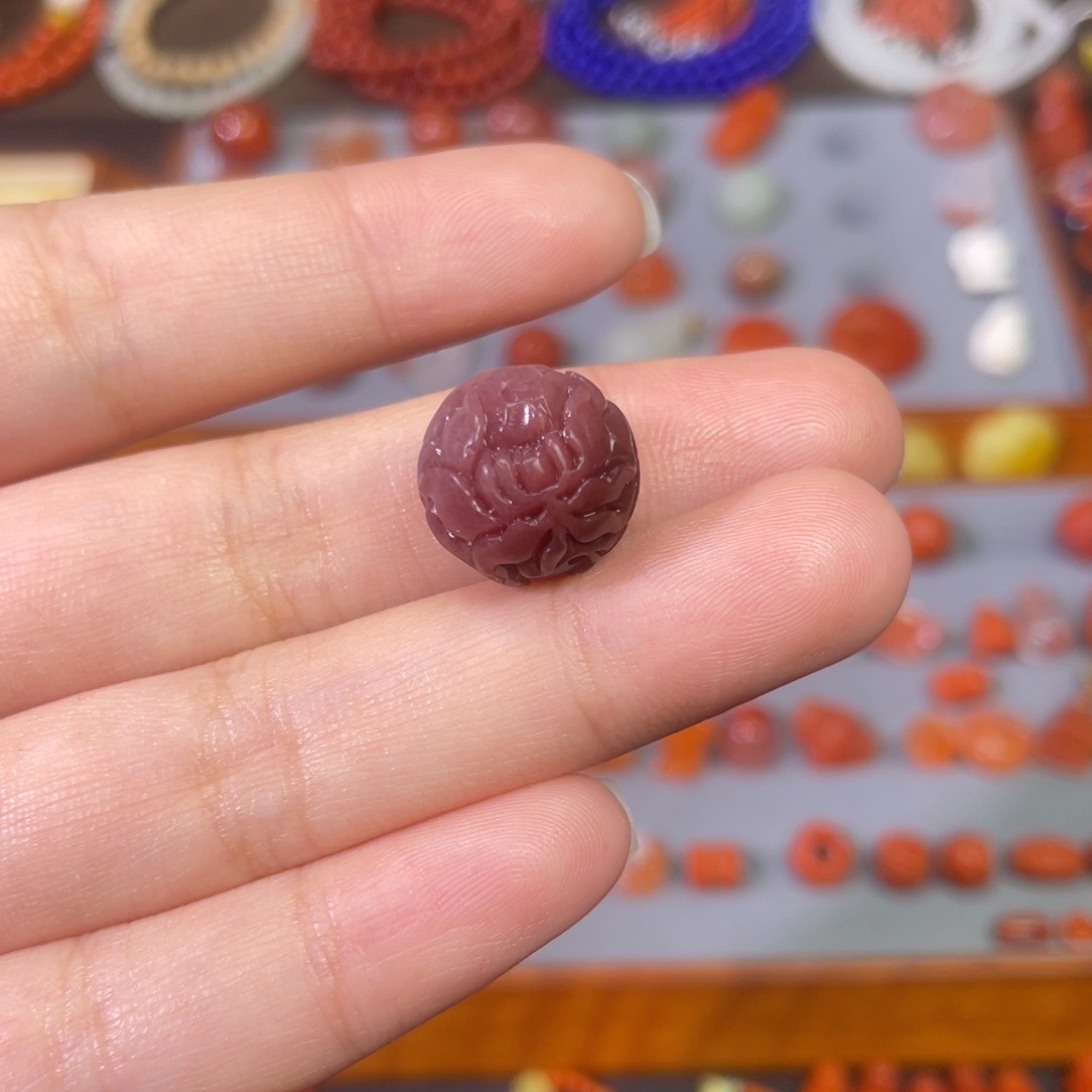 芊***芊玛瑙/玉髓未镶嵌盐源玛瑙凤栖牡丹花珠卡14.5