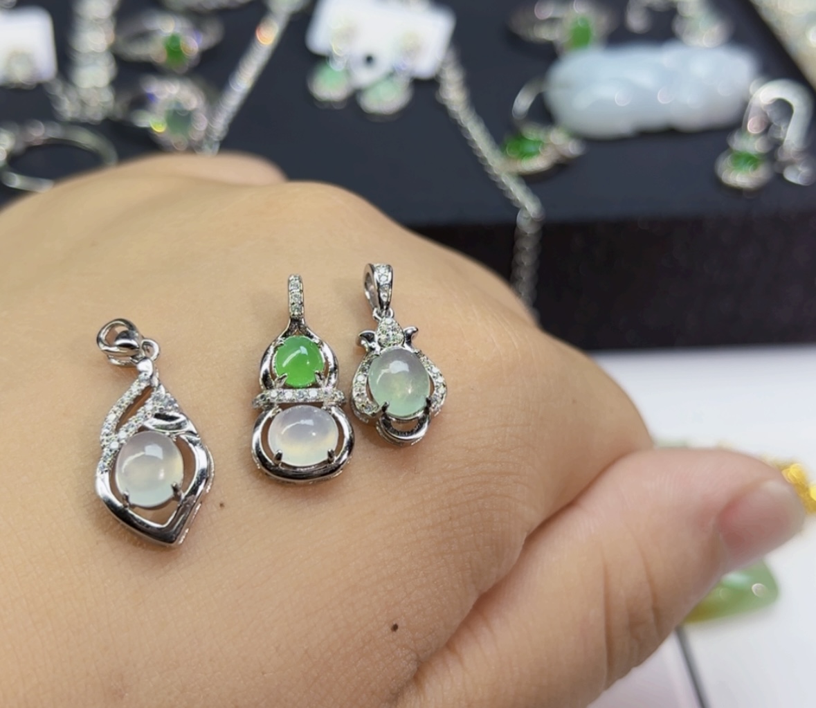 缅甸天然A货翡翠蛋面镶嵌葫芦吊坠 时尚百搭 复古典雅 随机发货