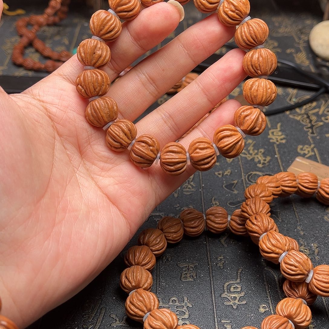 吊坠桃核佛手手串