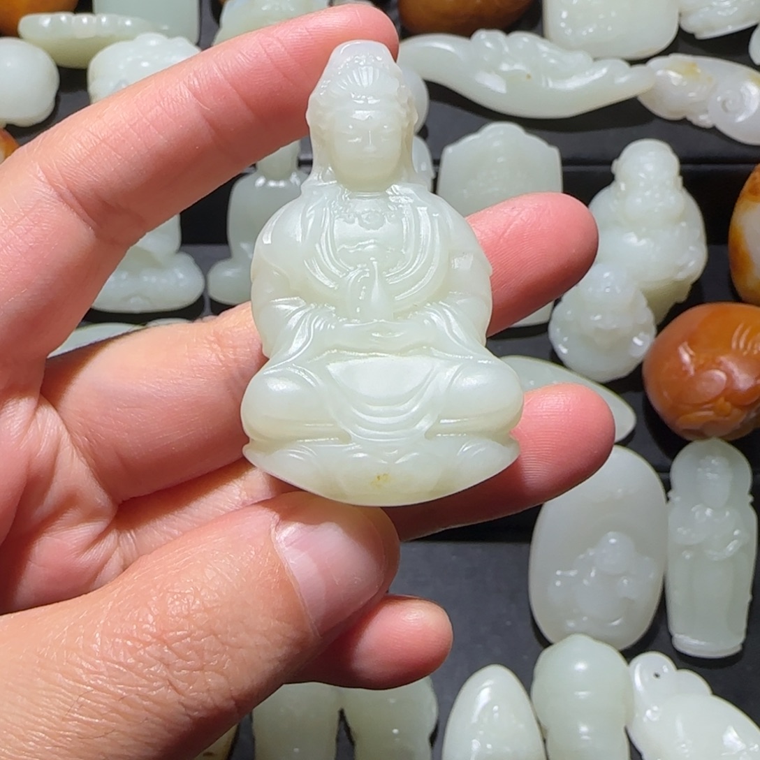 赵***宝和田玉未镶嵌颈饰