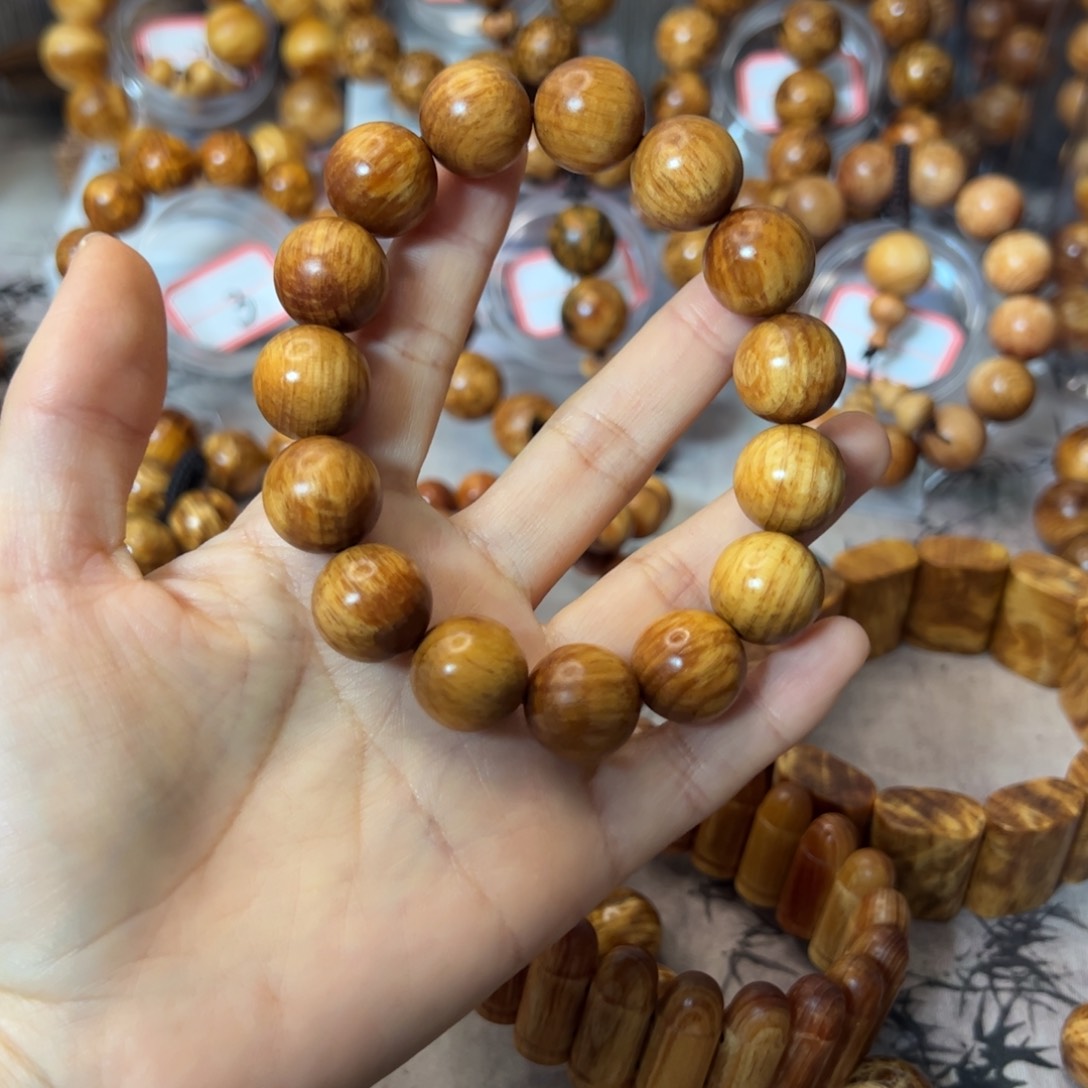 松木1.6手串玉化