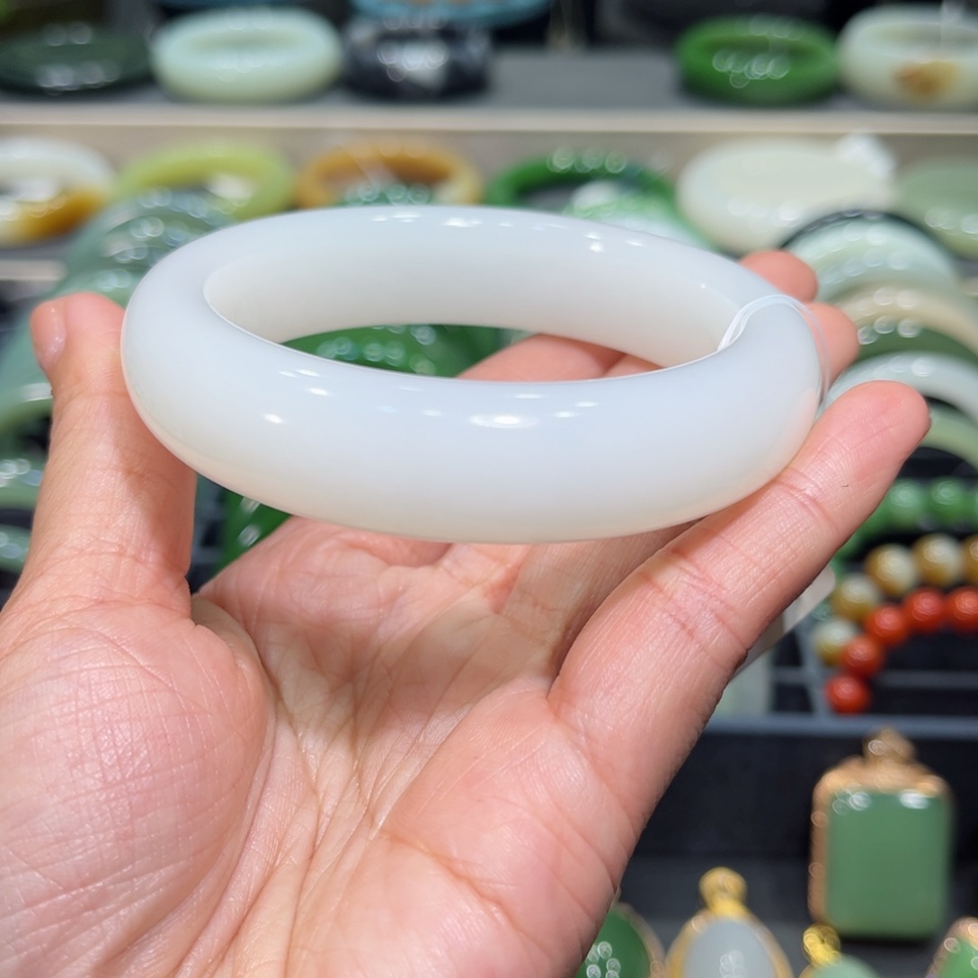 和田玉57-58圈口新疆山流水白玉手镯未镶嵌瑜*?