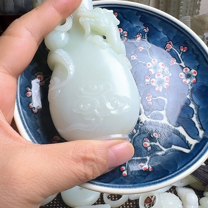 百***衣瓷片新号开播瓷盘一件