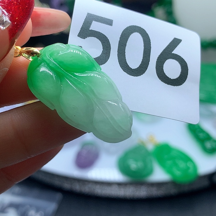 翡翠吊坠(赠链)未镶嵌