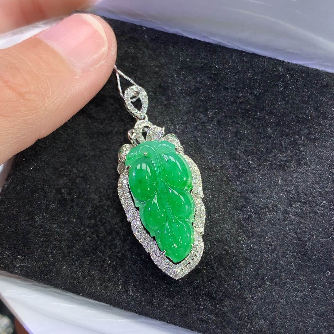 翡翠18K金镶嵌吊坠(赠链)