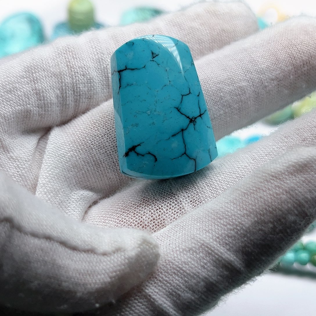 韩***巴绿松石未镶嵌珠宝奇石