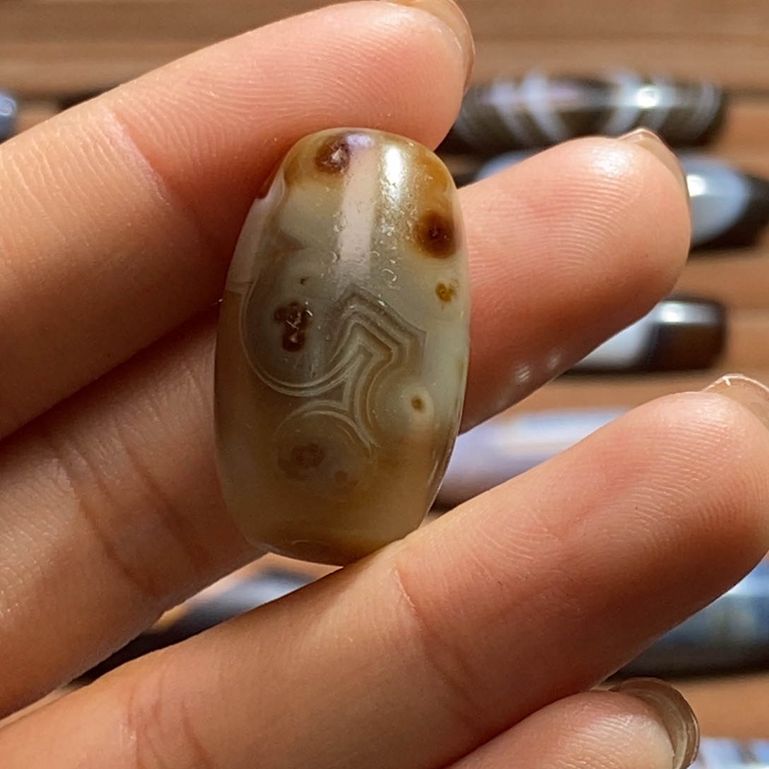 业***诚玛瑙/玉髓未镶嵌颈饰