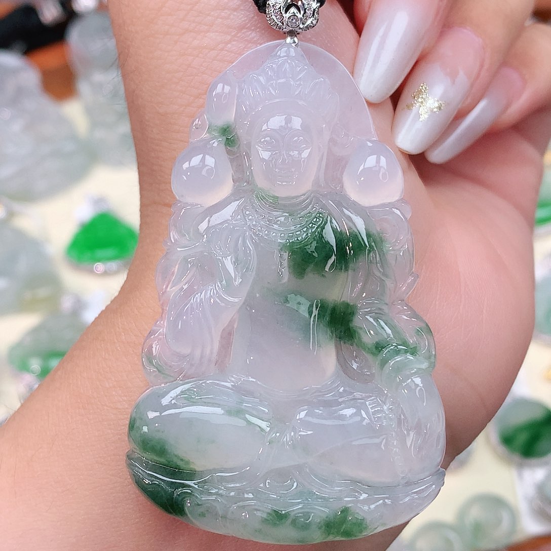 颈饰18K金镶嵌翡翠观音