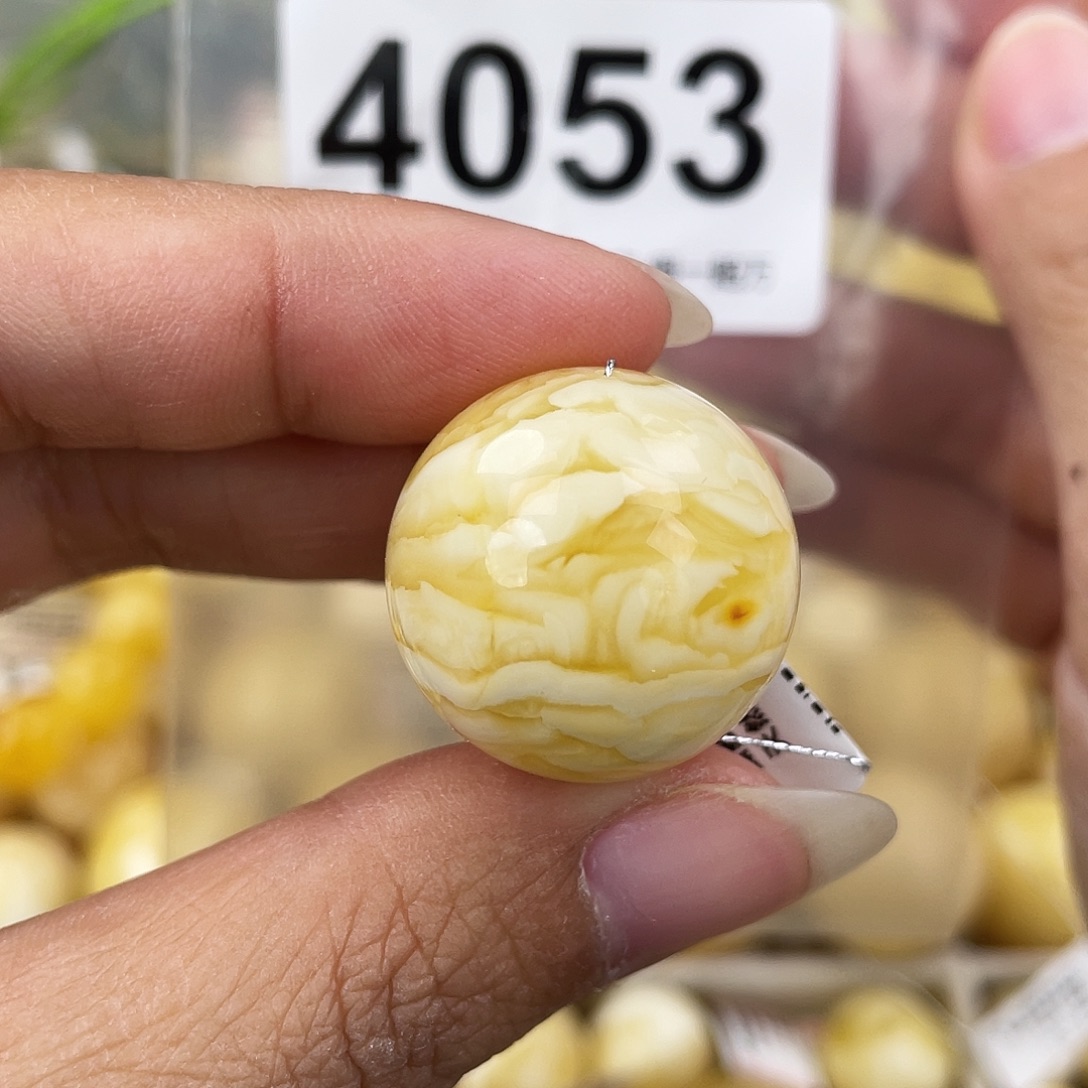 蜜蜡未镶嵌裸石23孔