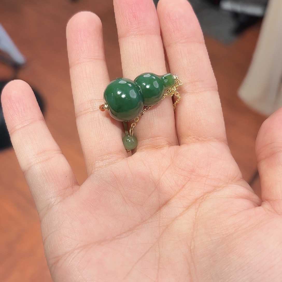 S***e和田玉未镶嵌颈饰