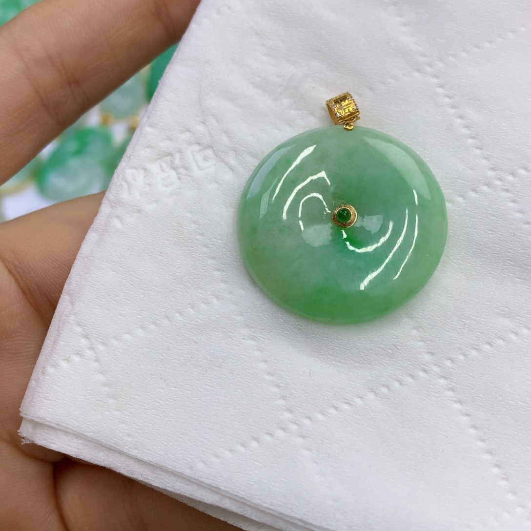 翡翠18K金镶嵌颈饰