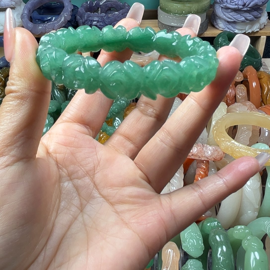 石英质玉未镶嵌纯手工雕刻手镯