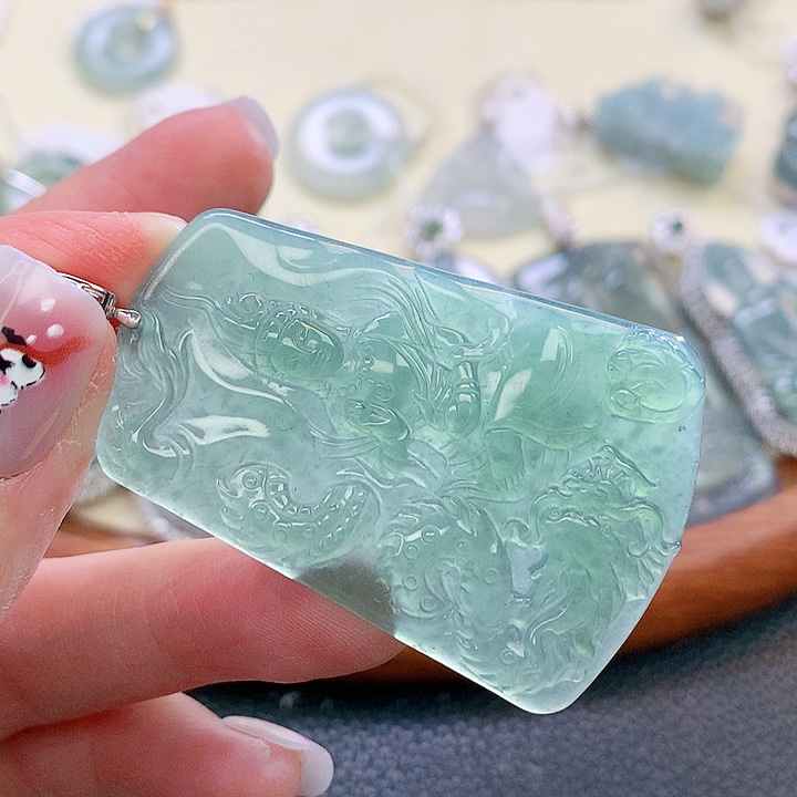 翡翠颈饰18K金镶嵌翡翠