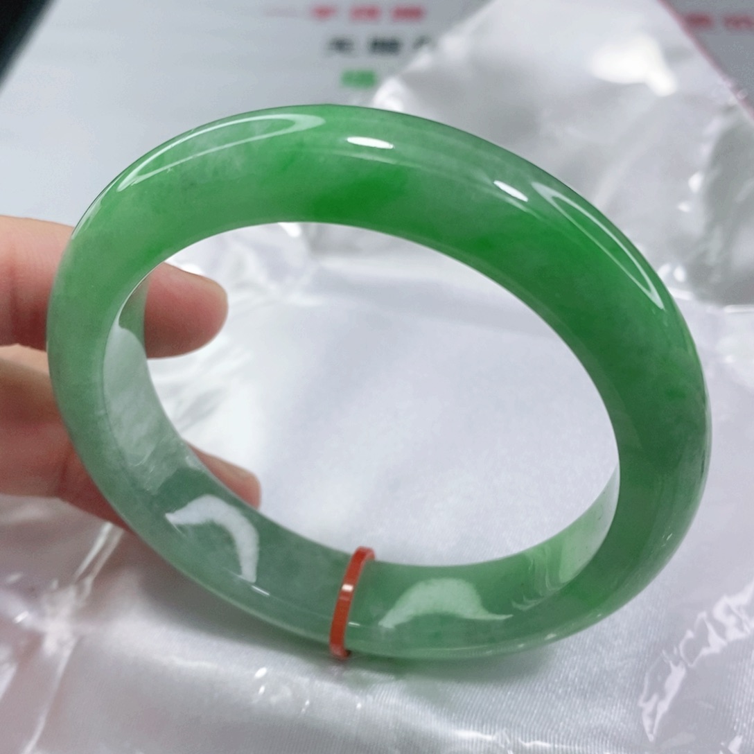 翡翠手镯未镶嵌56.8圈口