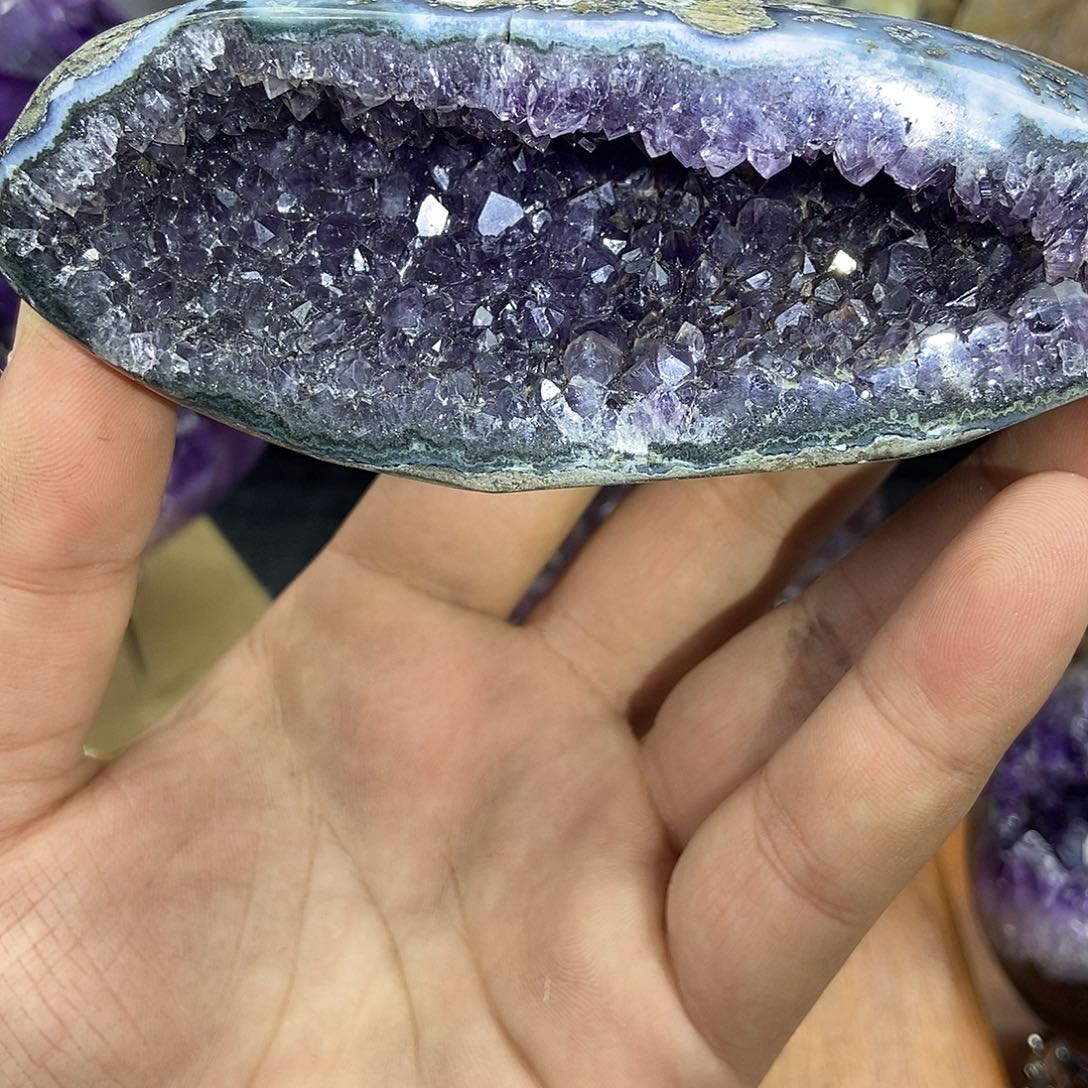 紫晶未镶嵌大型摆件（非配饰）