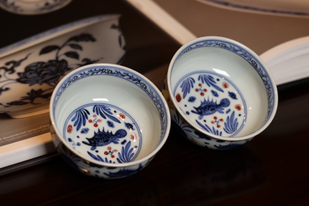 春风祥玉鱼藻釉里红炉式杯