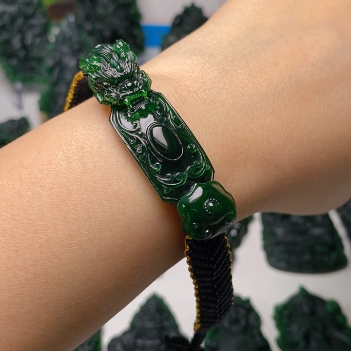 定制翡翠未镶嵌手牌