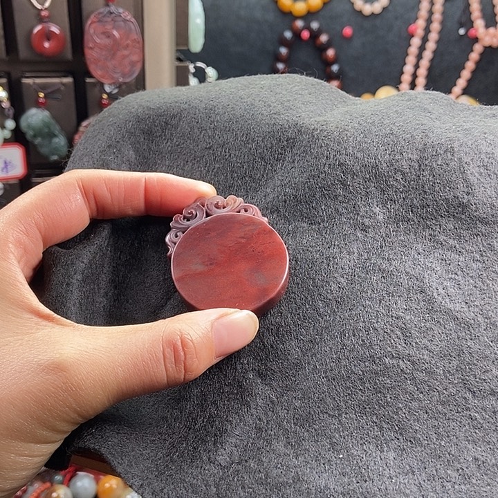 依***然石英质玉未镶嵌颈饰