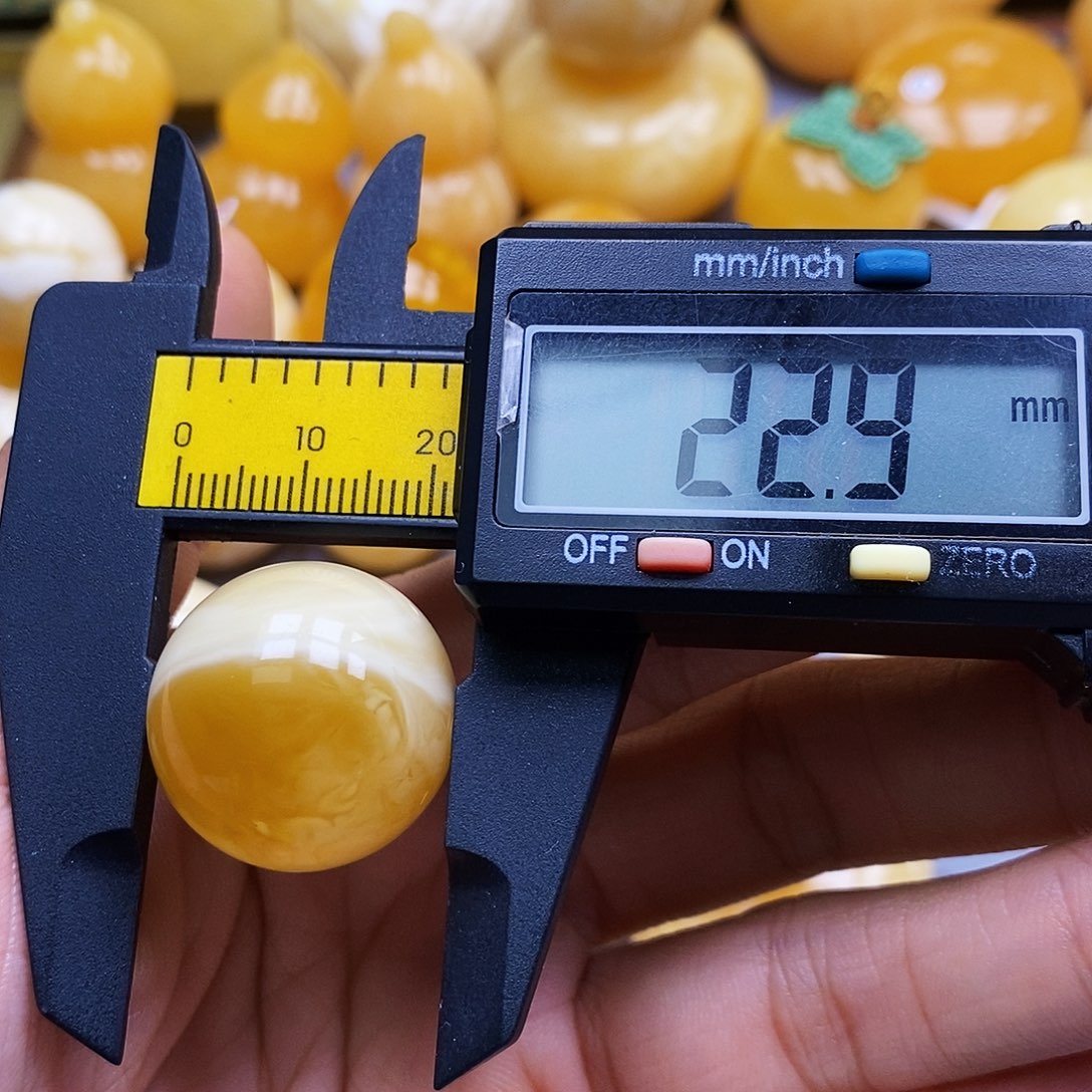 蜜蜡未镶嵌珠宝奇石