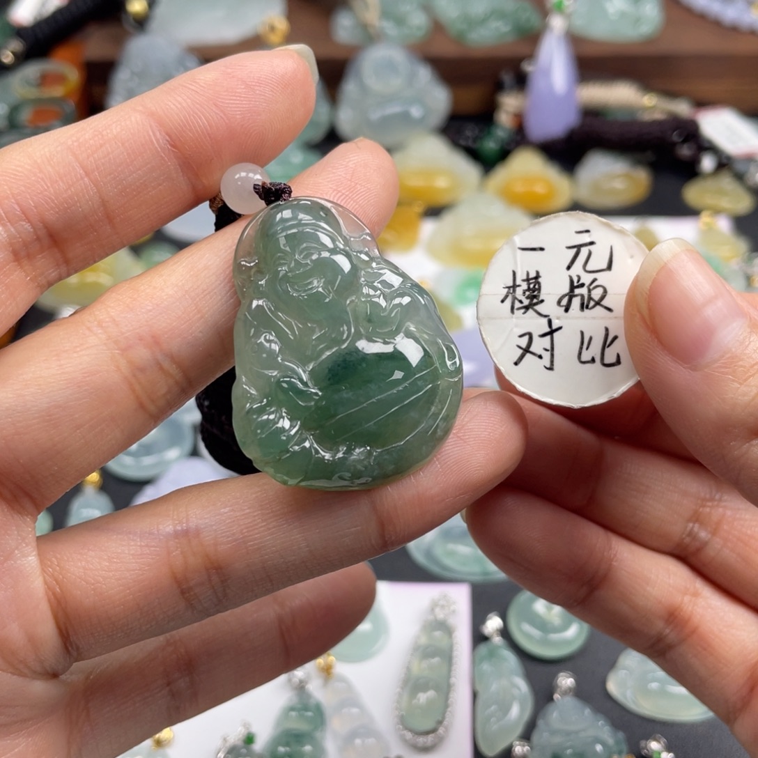 翡翠未镶嵌颈饰财神