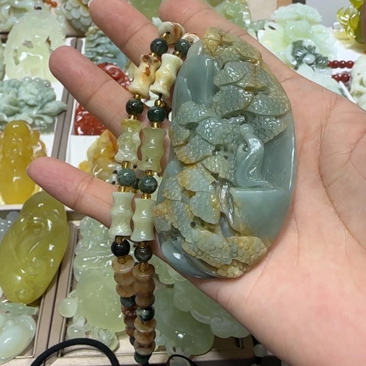 蛇纹石玉吊坠未镶嵌