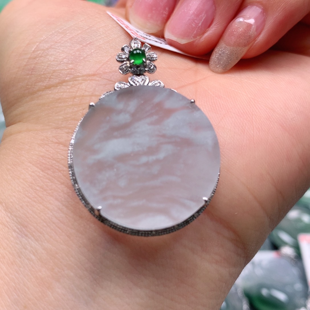 翡翠颈饰18K金镶嵌天然翡翠