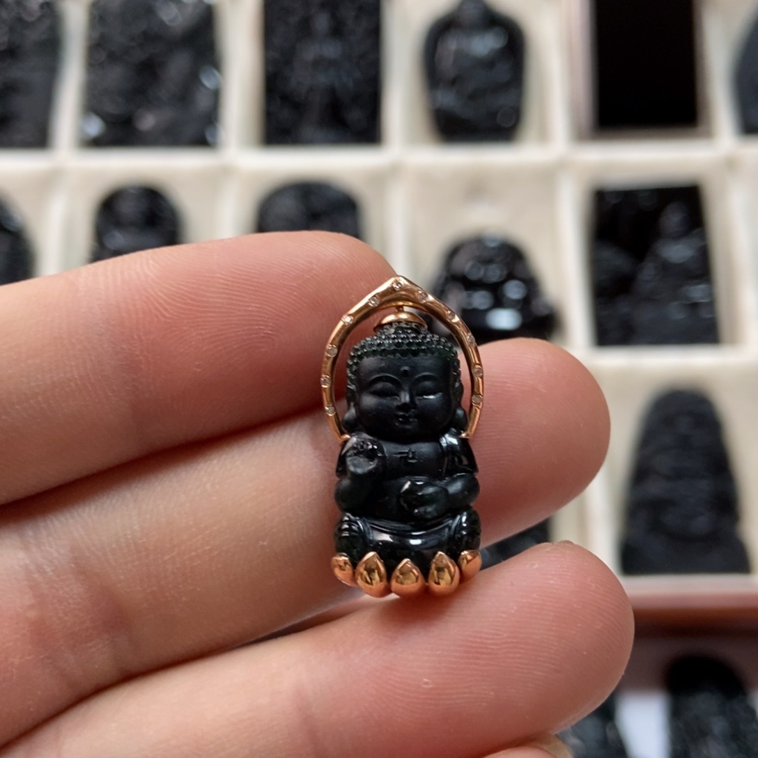 翡翠颈饰18K金镶嵌宝宝佛