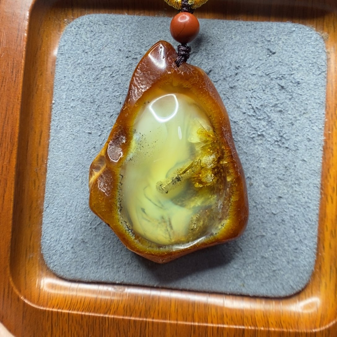 去***累蜜蜡未镶嵌颈饰郎