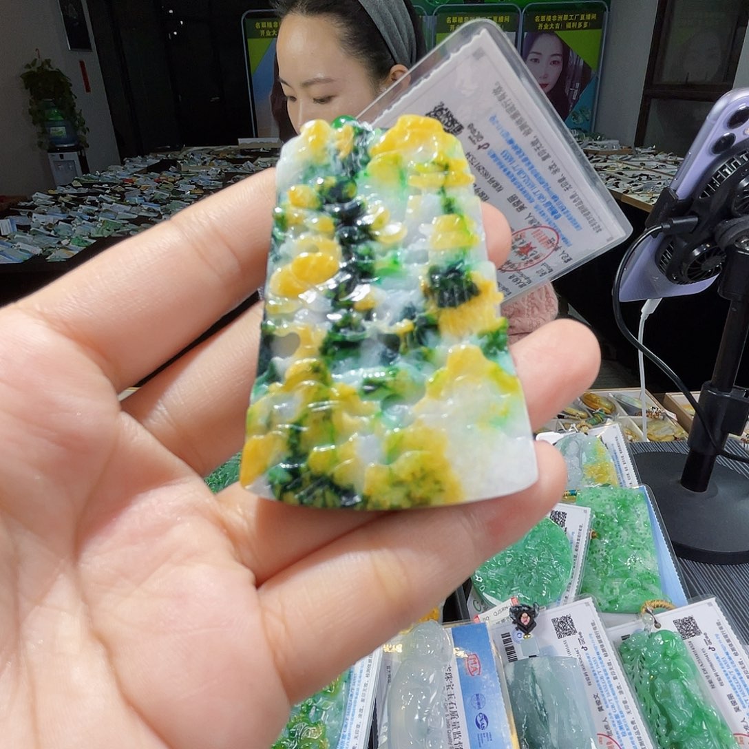 颈饰未镶嵌翡翠一