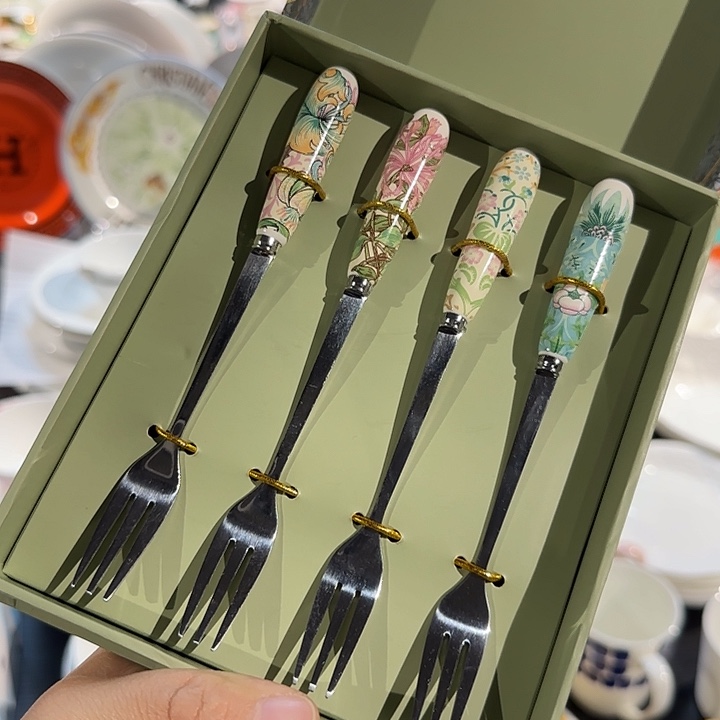 四个叉子四个叉子