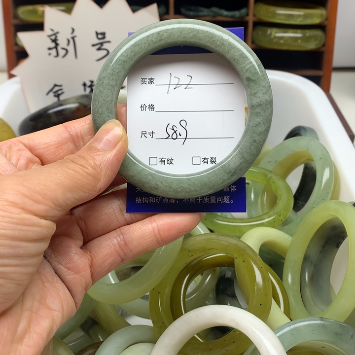 未镶嵌蛇纹石玉手镯