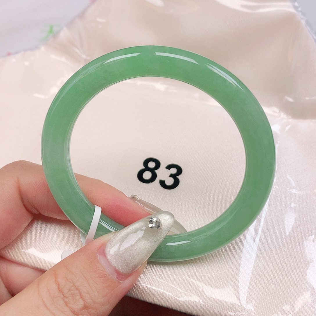 翡翠手镯未镶嵌抖音83