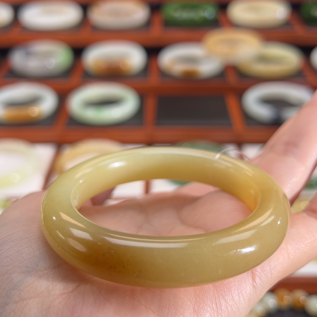 和田玉（黄玉）未镶嵌手镯多彩糖黄